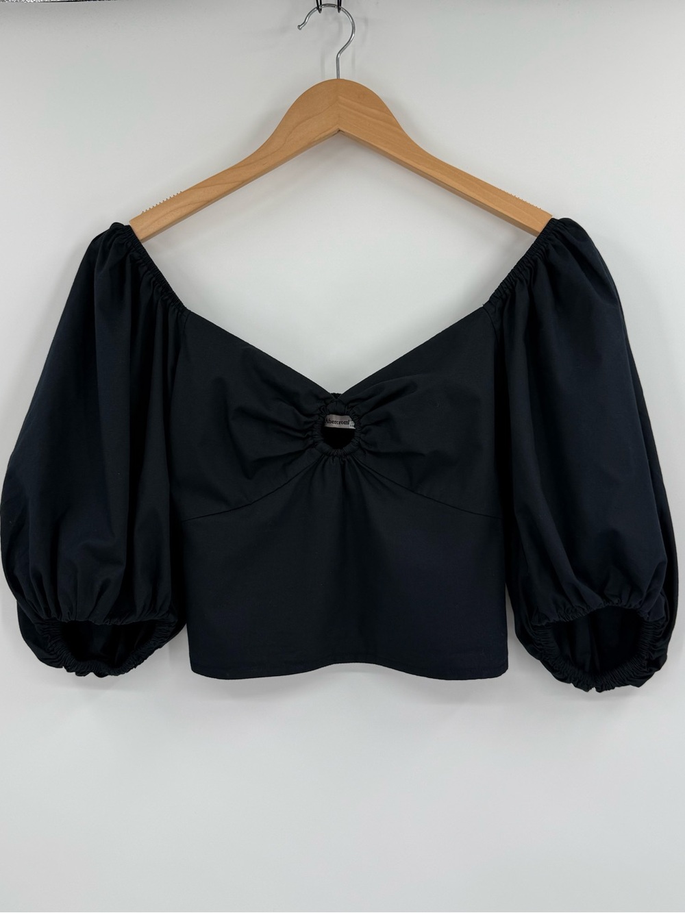 Abercrombie & Fitch Puff Sleeve Poplin O-Ring Cropped Blouse | Black | Small